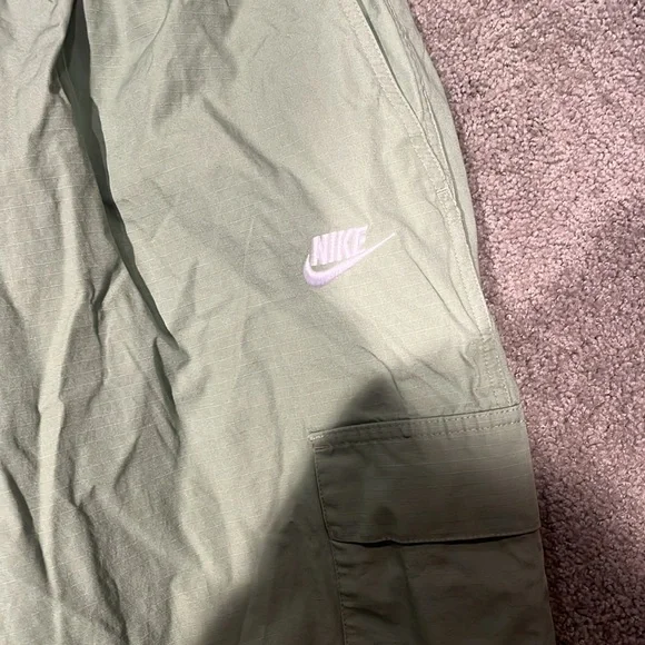 Nike Cargo Pants - Picture 2 of 7
